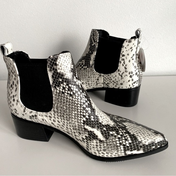 NWT Blondo Emelia Waterproof Chelsea Snakeskin Boots - Picture 1 of 10